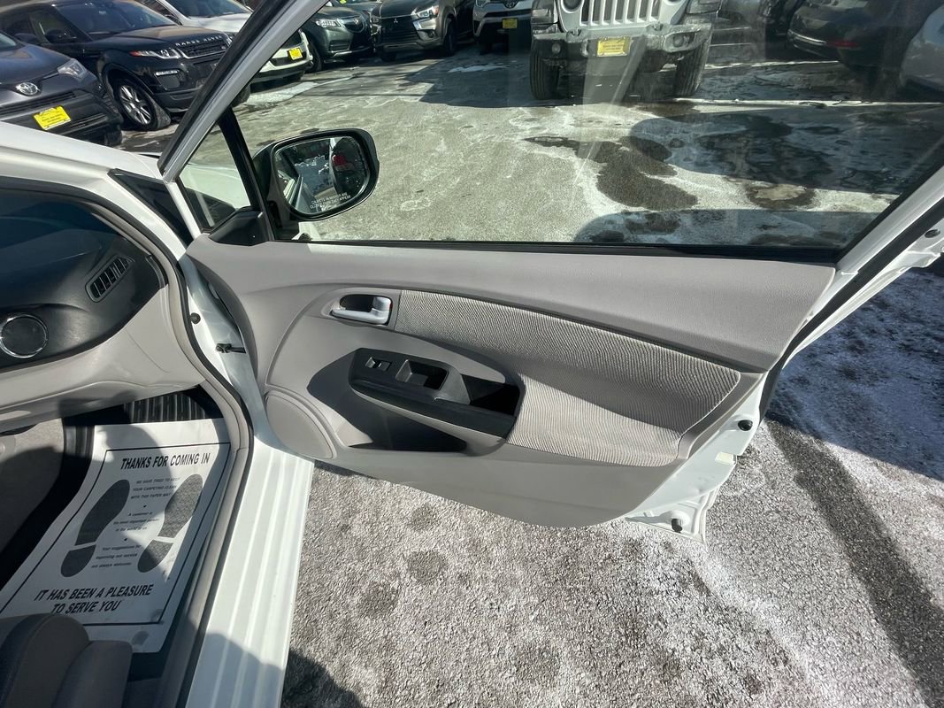 Used 2014 Honda Insight EX image 16