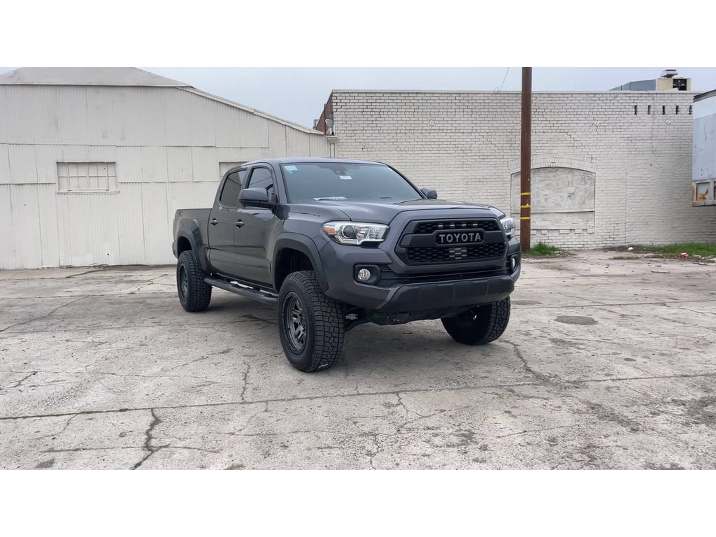 Used 2022 Toyota Tacoma TRD Off-Road w/ Technology Package AWD/4WD image 5