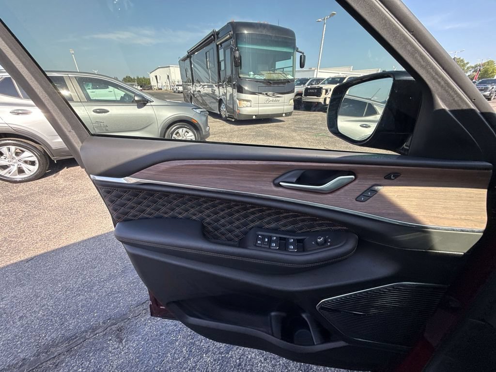 Used 2025 Jeep Grand Cherokee Summit w/ Obsidian Package AWD/4WD image 29