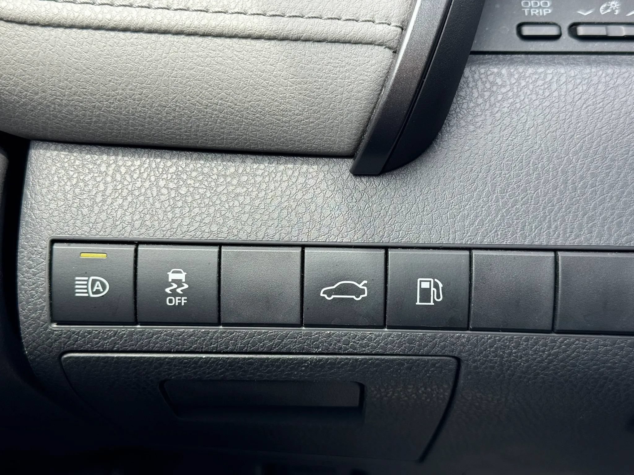 Used 2018 Toyota Camry LE FWD image 29