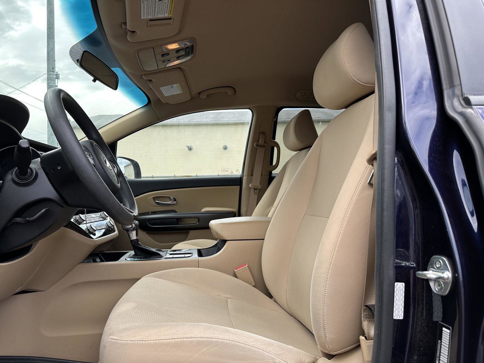 Used 2019 Kia Sedona LX FWD image 11