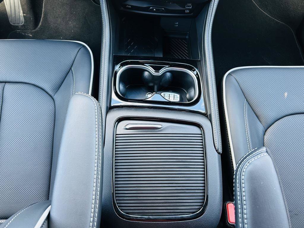 New 2026 Chrysler Pacifica Limited w/ Uconnect Theater Family Group image 31