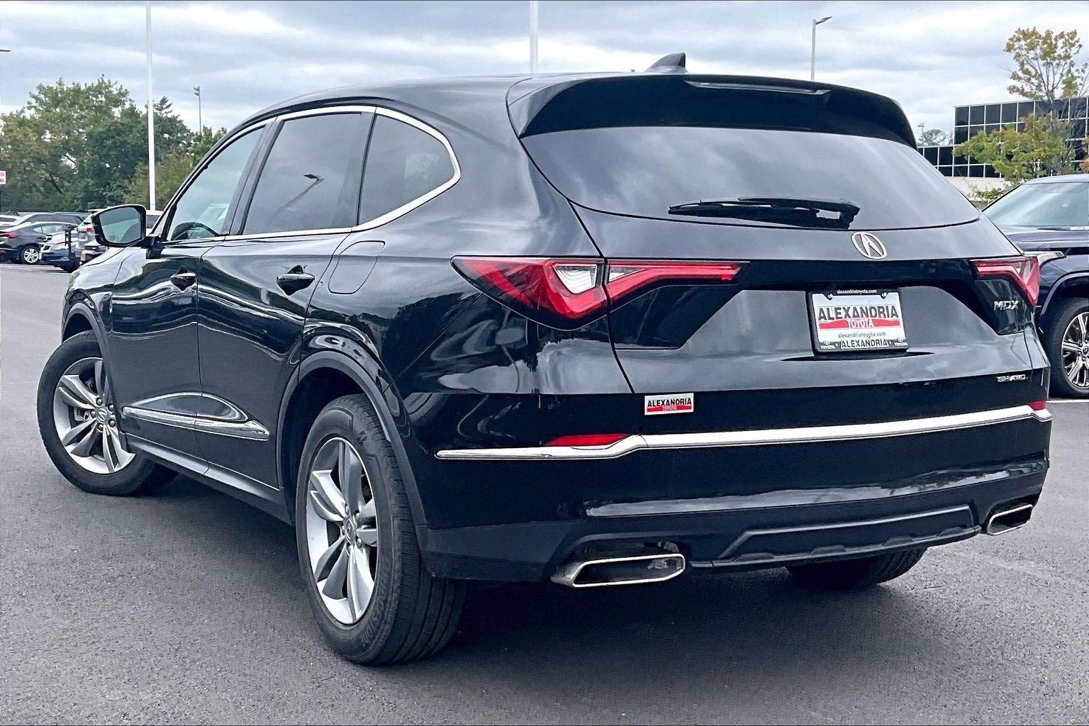 Used 2023 Acura MDX SH-AWD image 11