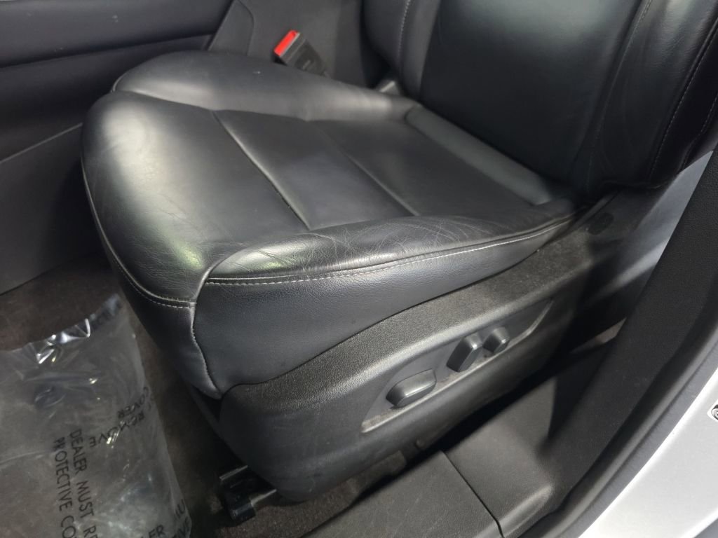 Used 2021 Cadillac XT4 Premium Luxury w/ LPO, Radiant Package image 25