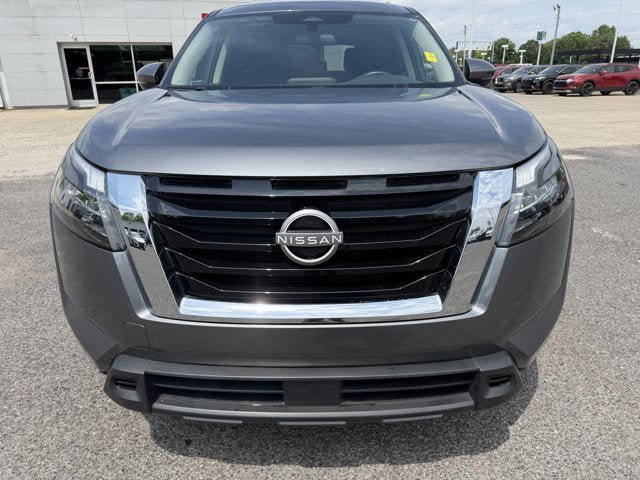 Used 2025 Nissan Pathfinder SV FWD image 2