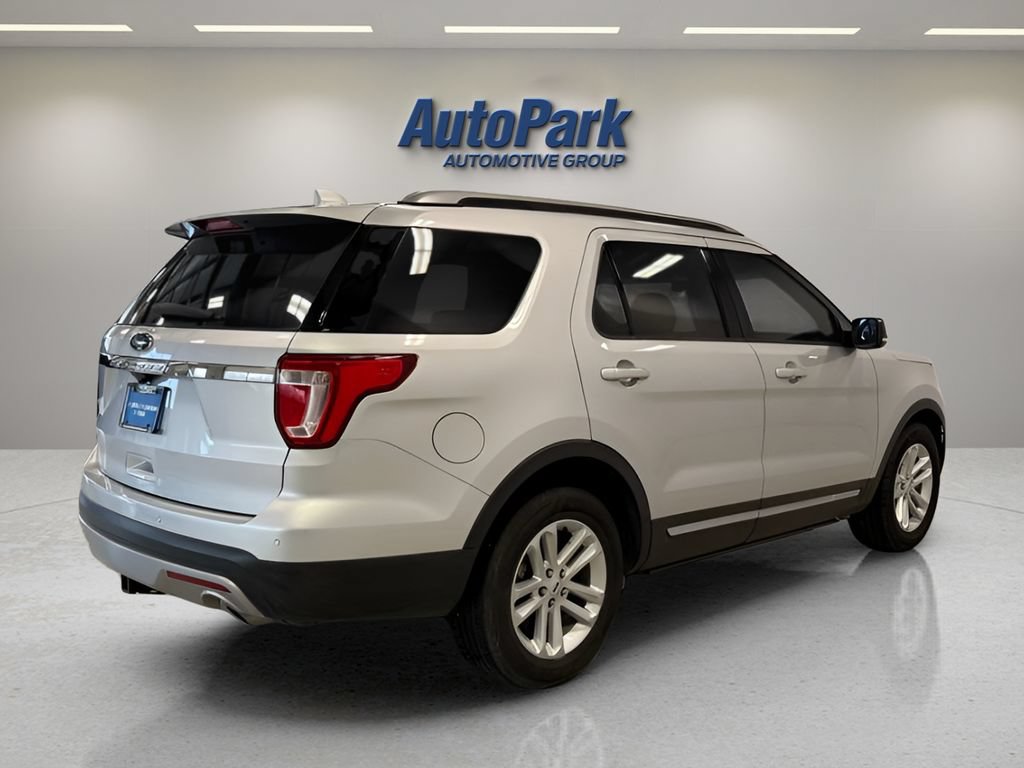 Used 2017 Ford Explorer XLT FWD image 7