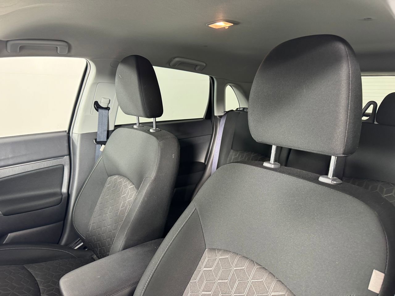 Used 2025 Mitsubishi Outlander Sport ES image 3