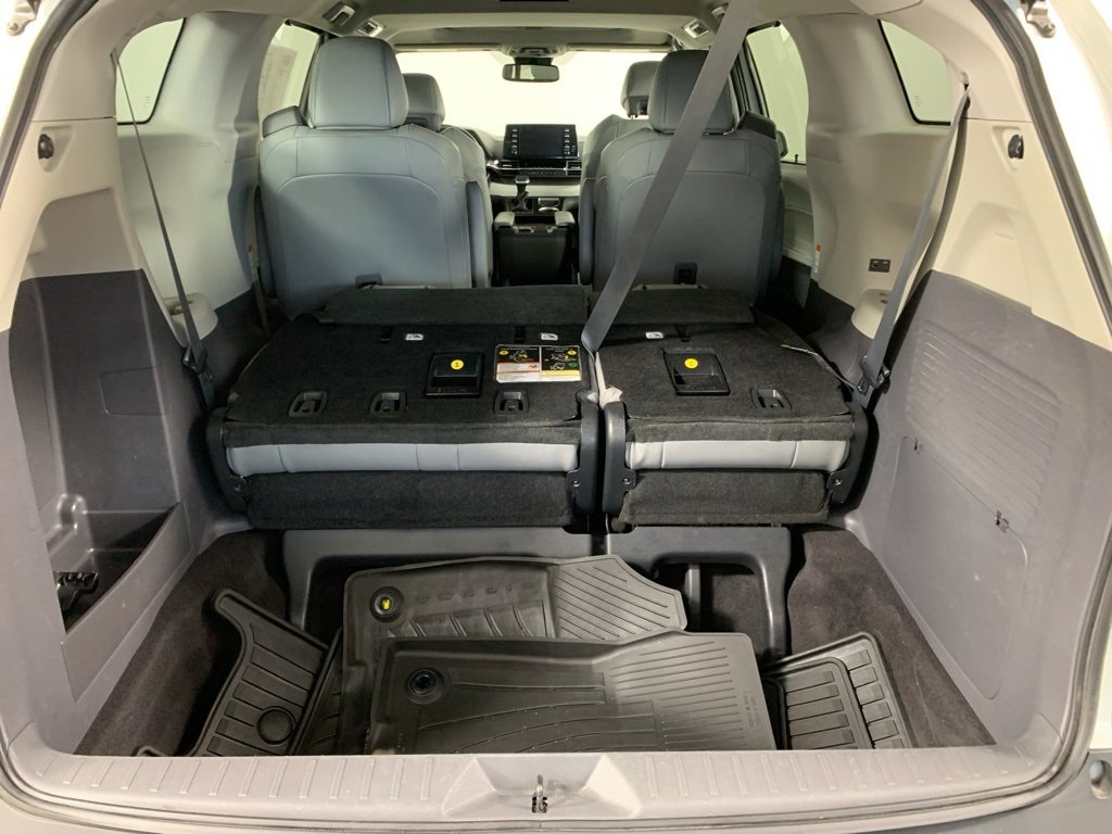 Used 2021 Toyota Sienna XLE image 13