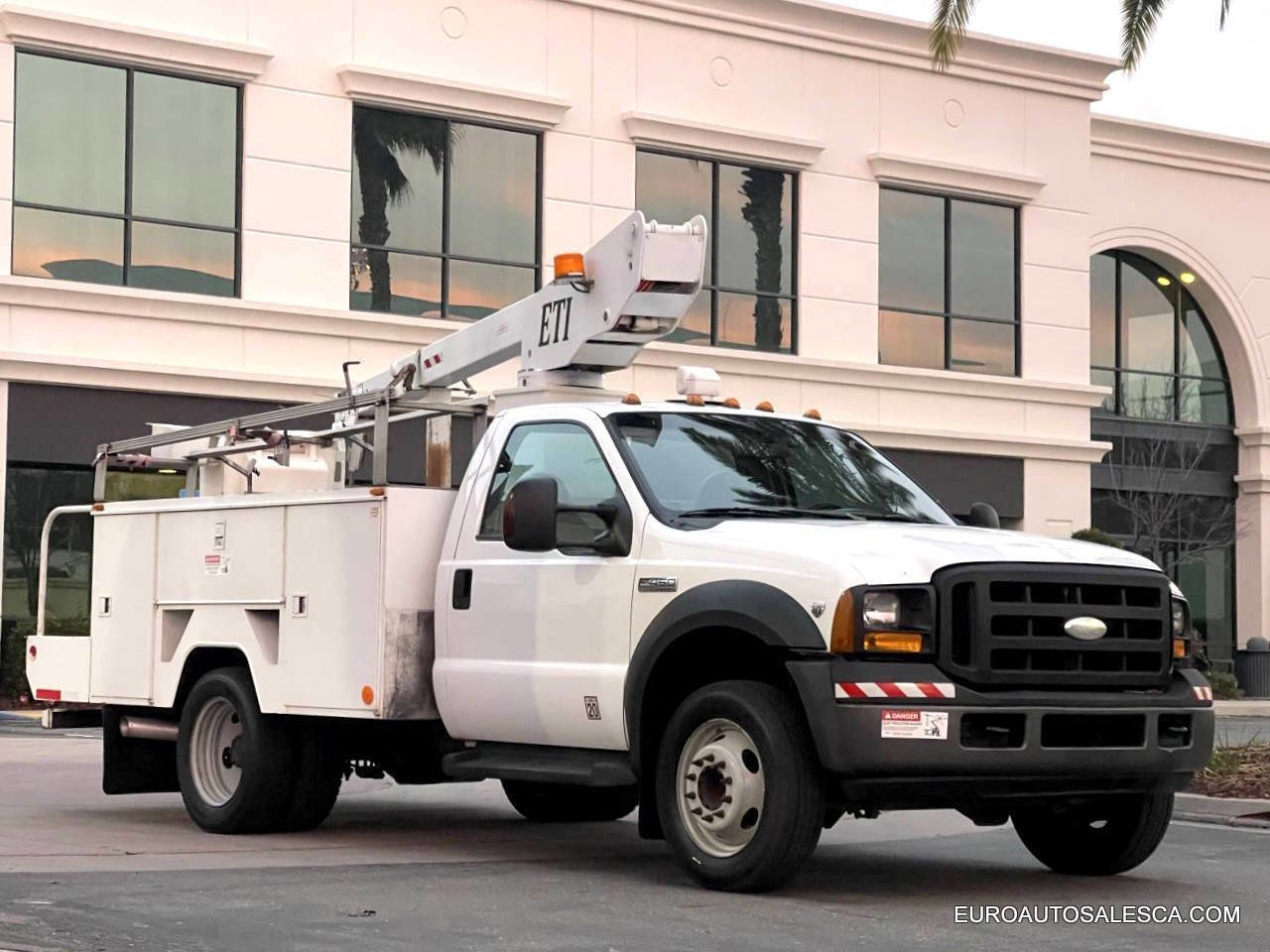 Used 2006 Ford F450 4X2 2dr Regular Cab 140.8 200. image 2
