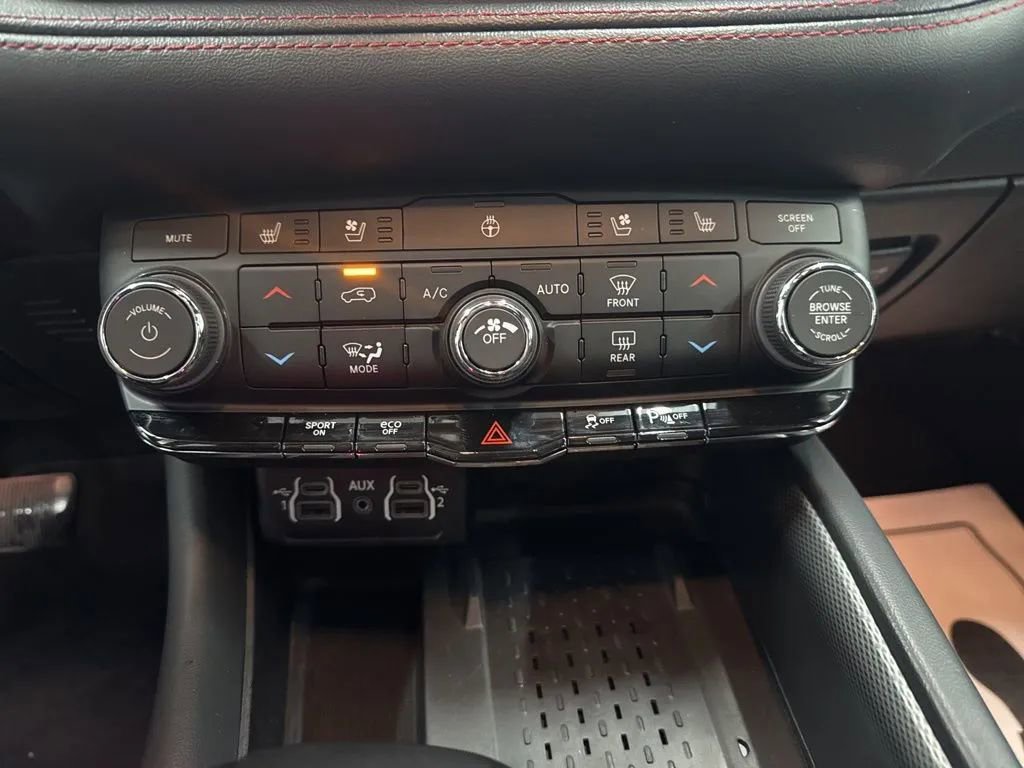 Used 2025 Dodge Durango R/T AWD/4WD image 17