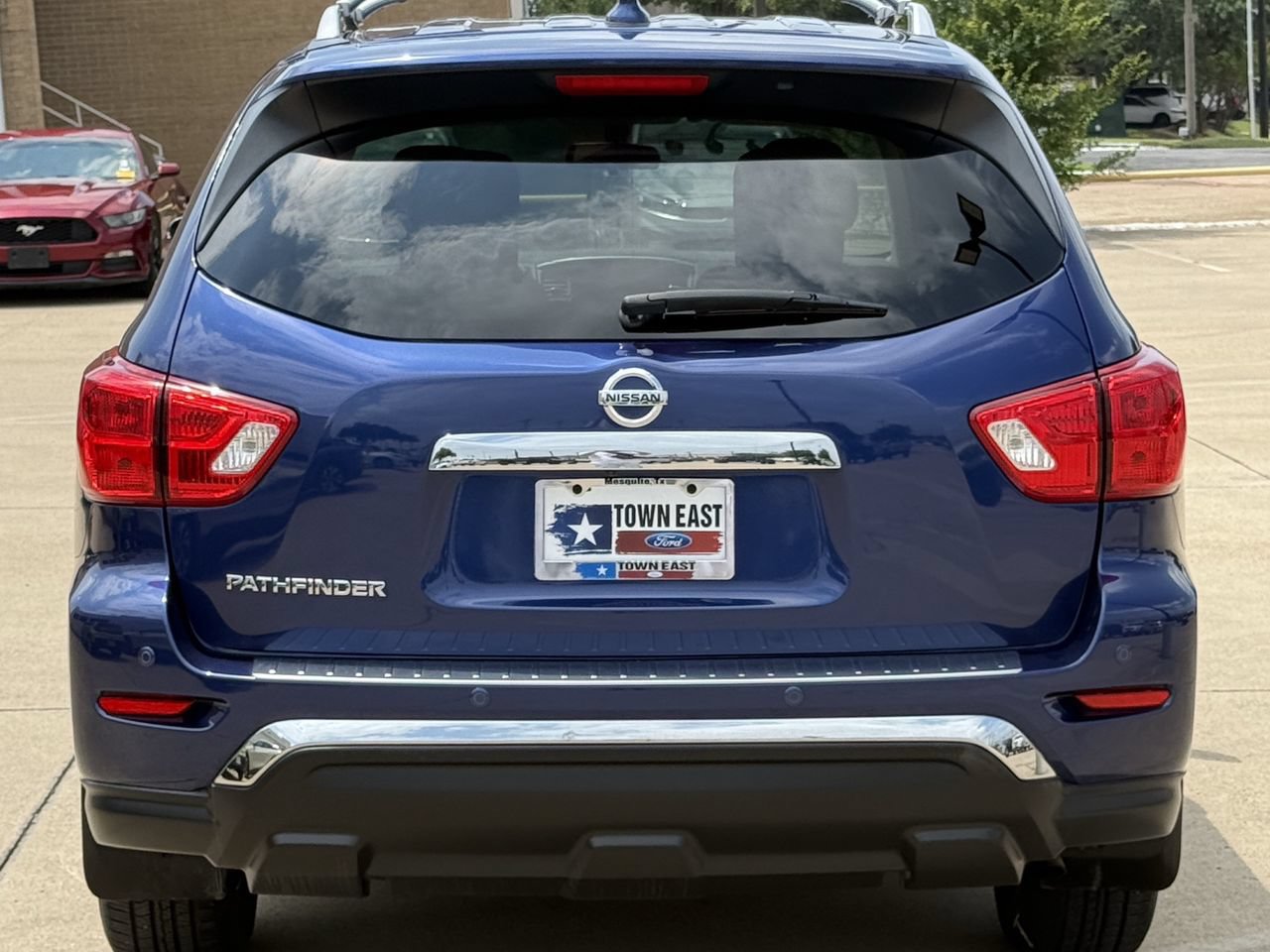 Used 2019 Nissan Pathfinder S FWD image 6