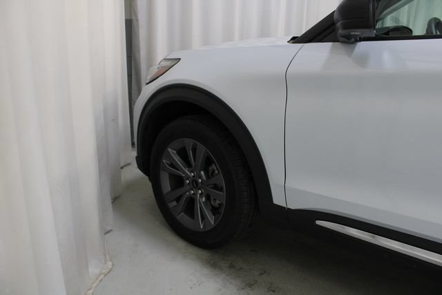Used 2025 Ford Explorer Active w/ Active Comfort Package AWD/4WD image 32