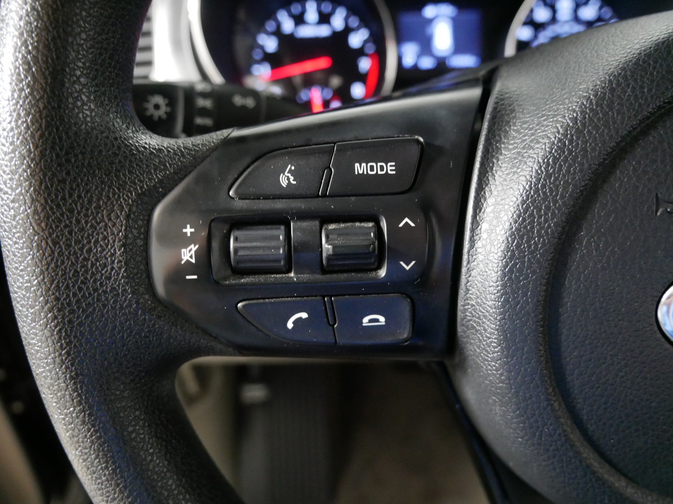 Used 2019 Kia Sedona LX FWD image 27