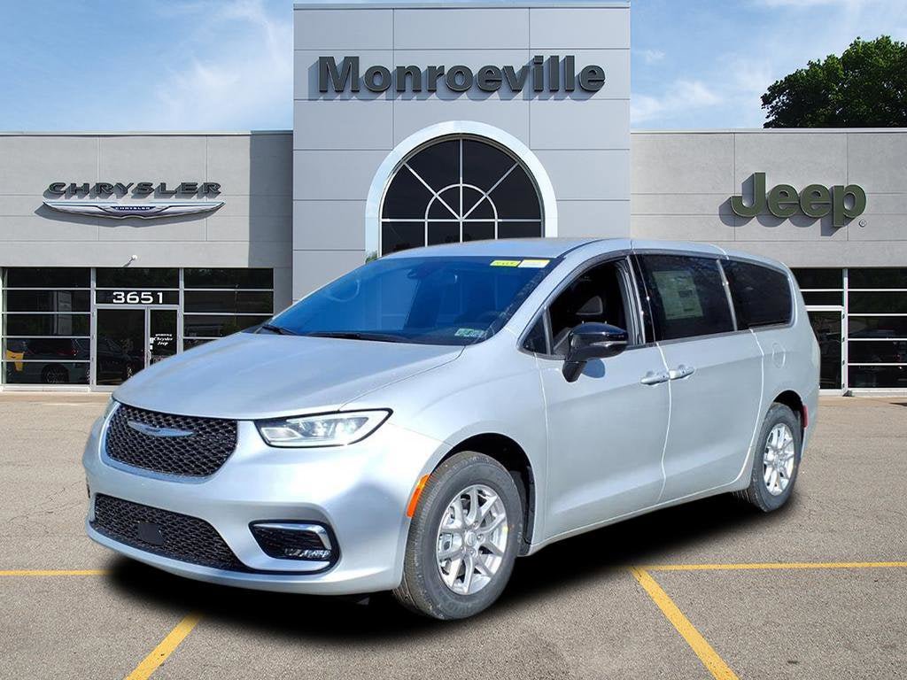 New 2026 Chrysler Pacifica Select image 1