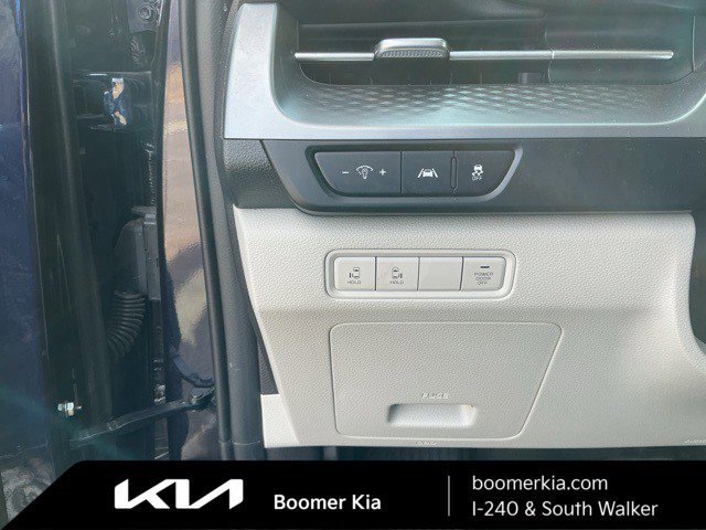 Certified 2024 Kia Carnival LX image 19