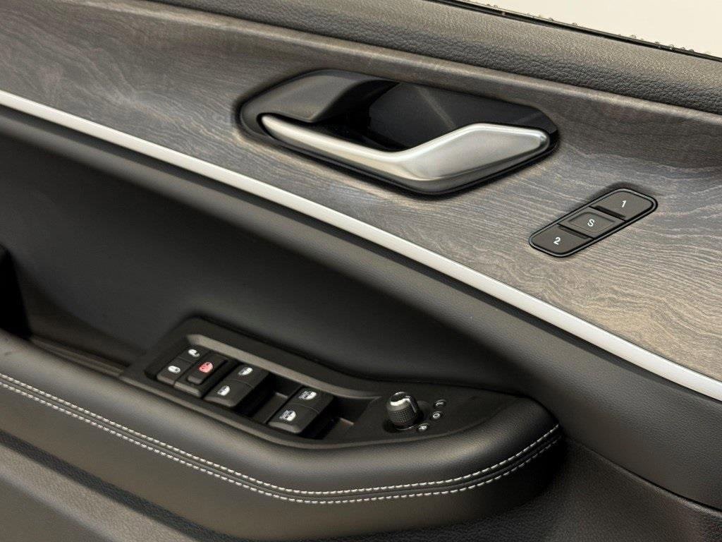 New 2025 Jeep Grand Cherokee Limited w/ Luxury Tech Group II image 35