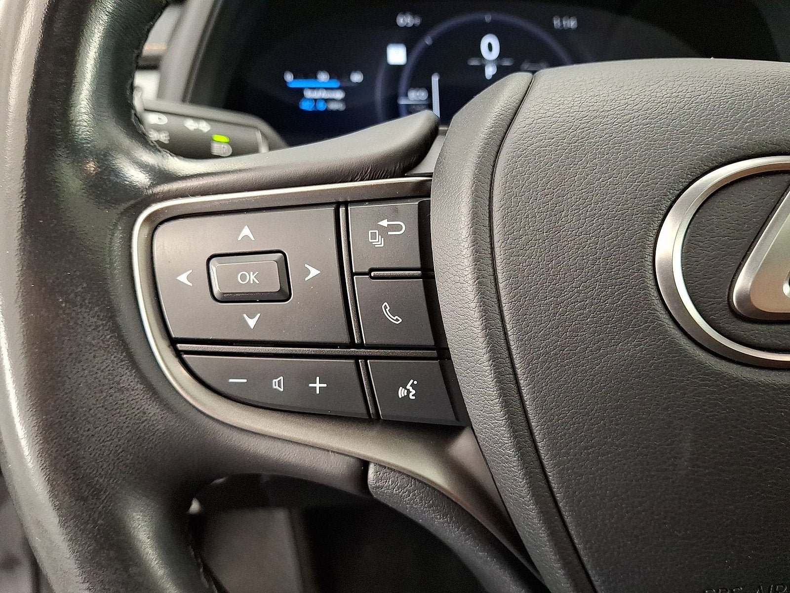 Used 2025 Lexus UX 300h AWD w/ Cold Area Package image 9