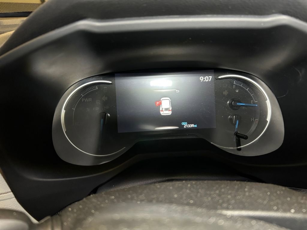 Used 2025 Toyota RAV4 XLE AWD/4WD image 23