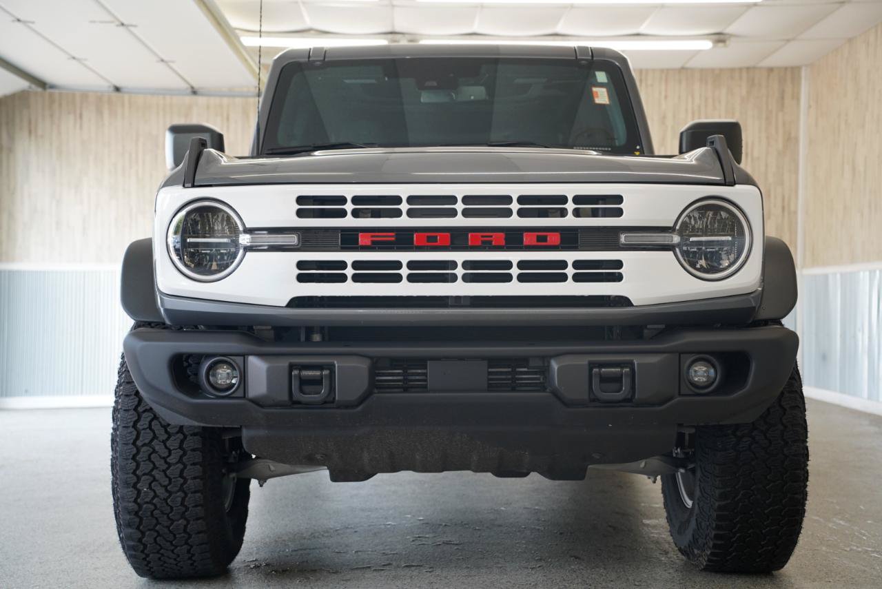 Used 2025 Ford Bronco Heritage Edition AWD/4WD image 3