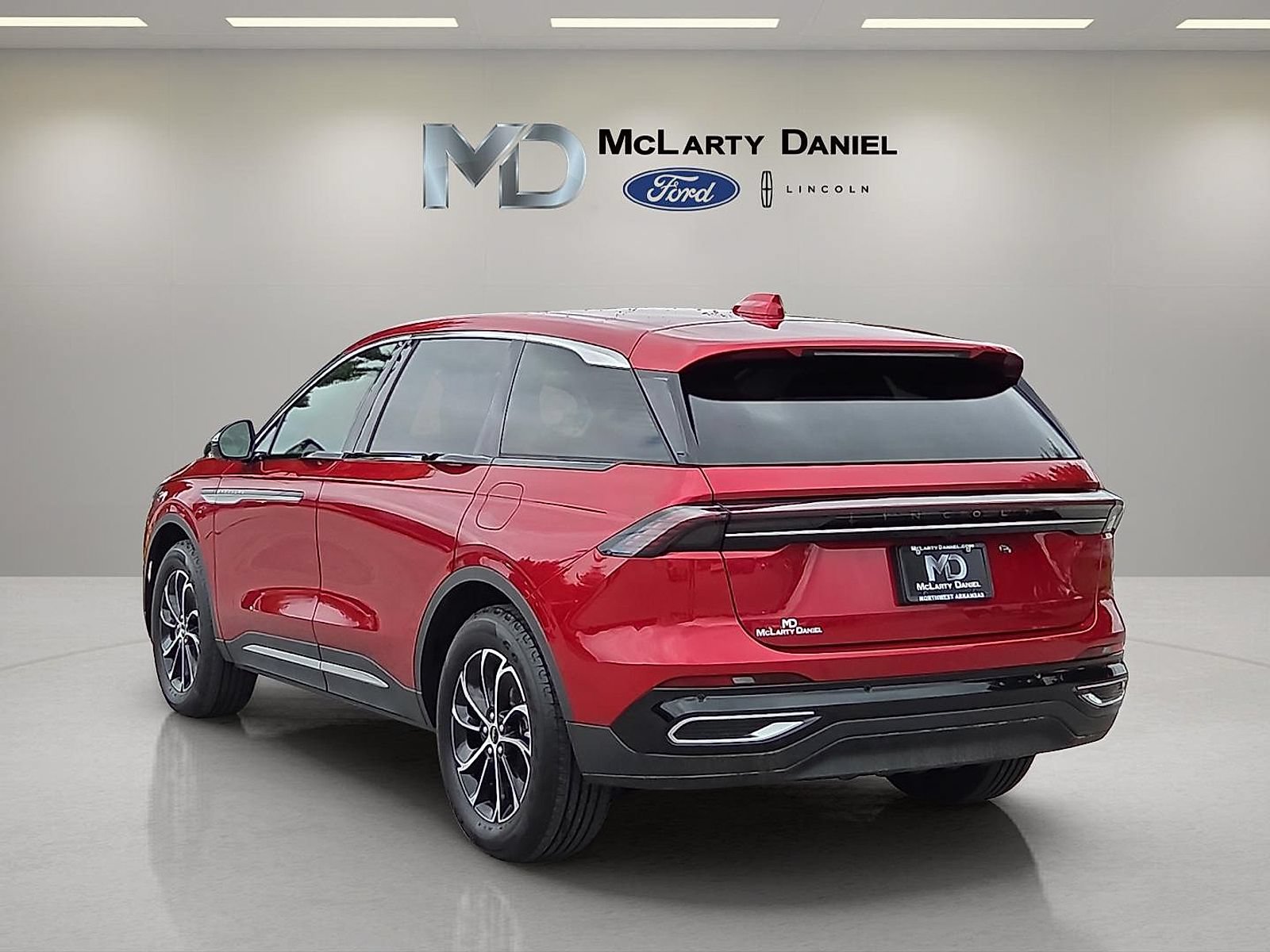 Used 2025 Lincoln Nautilus Premier AWD/4WD image 4