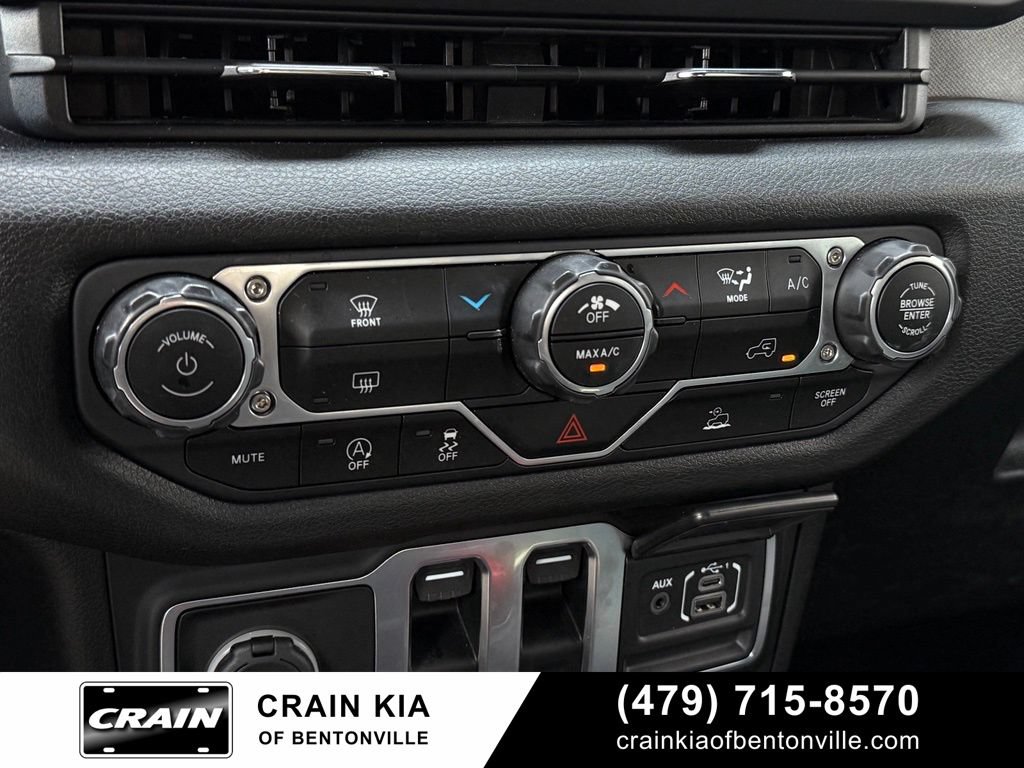 Used 2025 Jeep Wrangler Sport AWD/4WD image 17