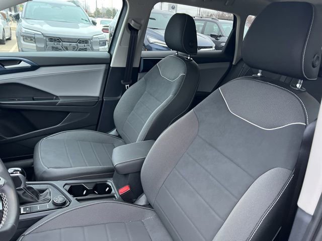 Used 2024 Volkswagen Taos SE image 7