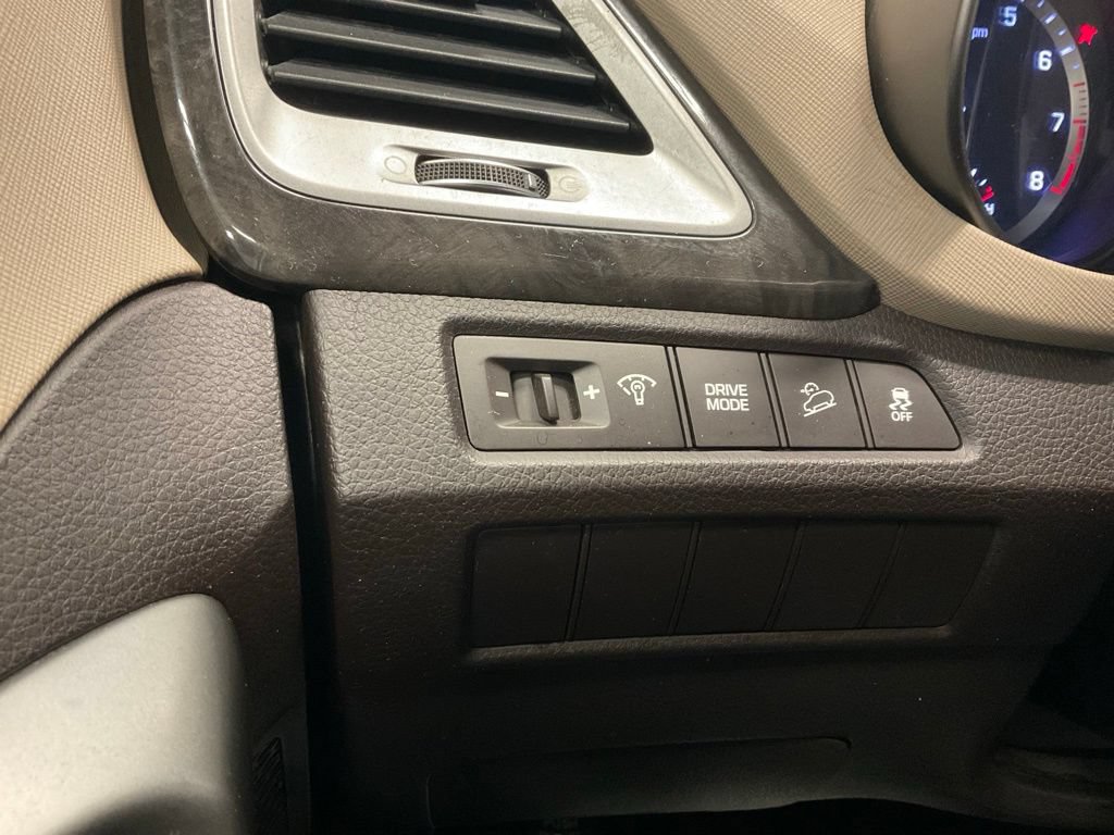 Used 2019 Hyundai Santa Fe XL SE FWD image 12