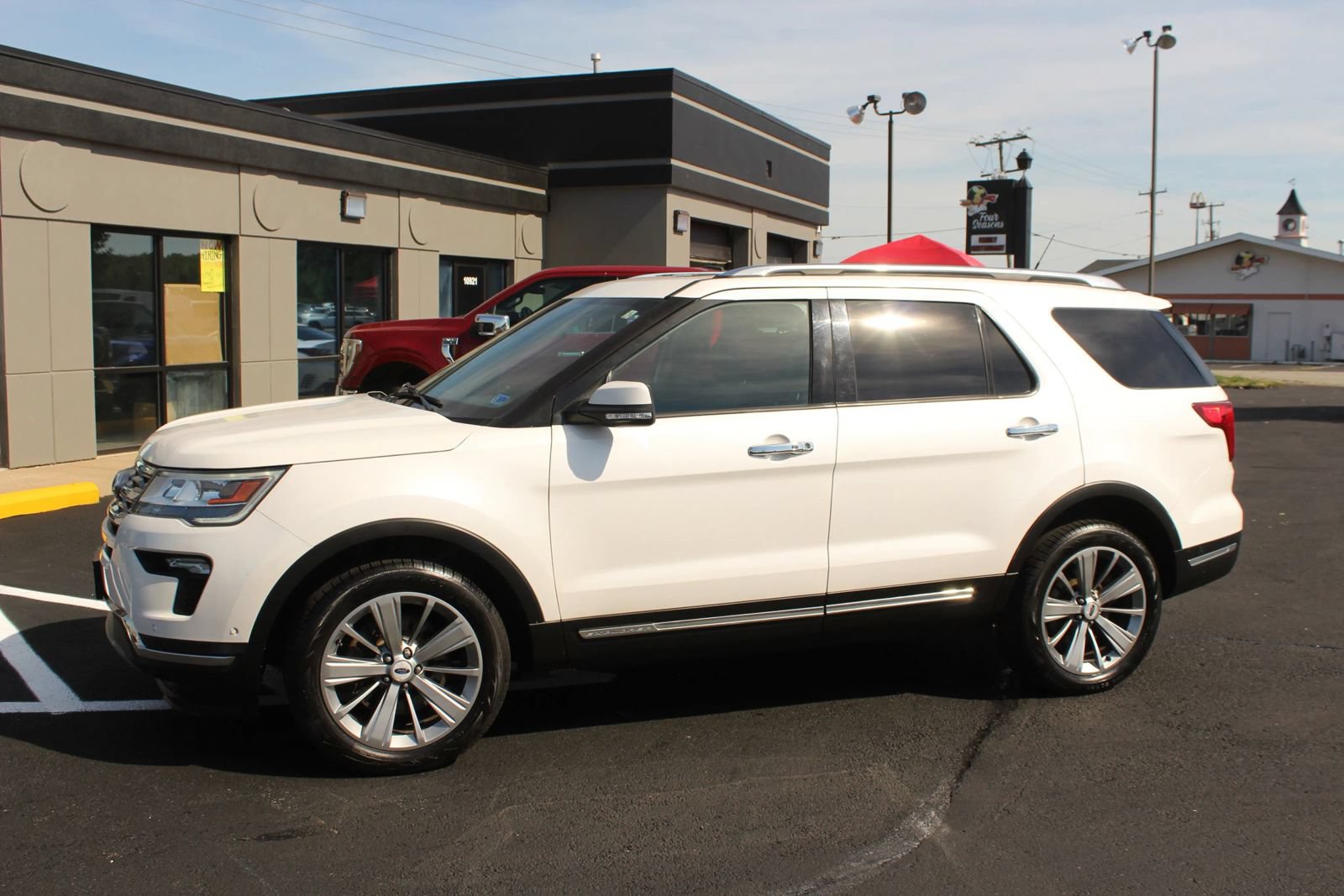 Used 2018 Ford Explorer Limited w/ Equipment Group 301A AWD/4WD image 2