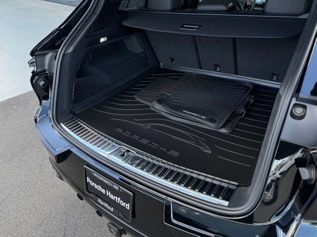 New 2026 Porsche Cayenne GTS AWD/4WD image 36