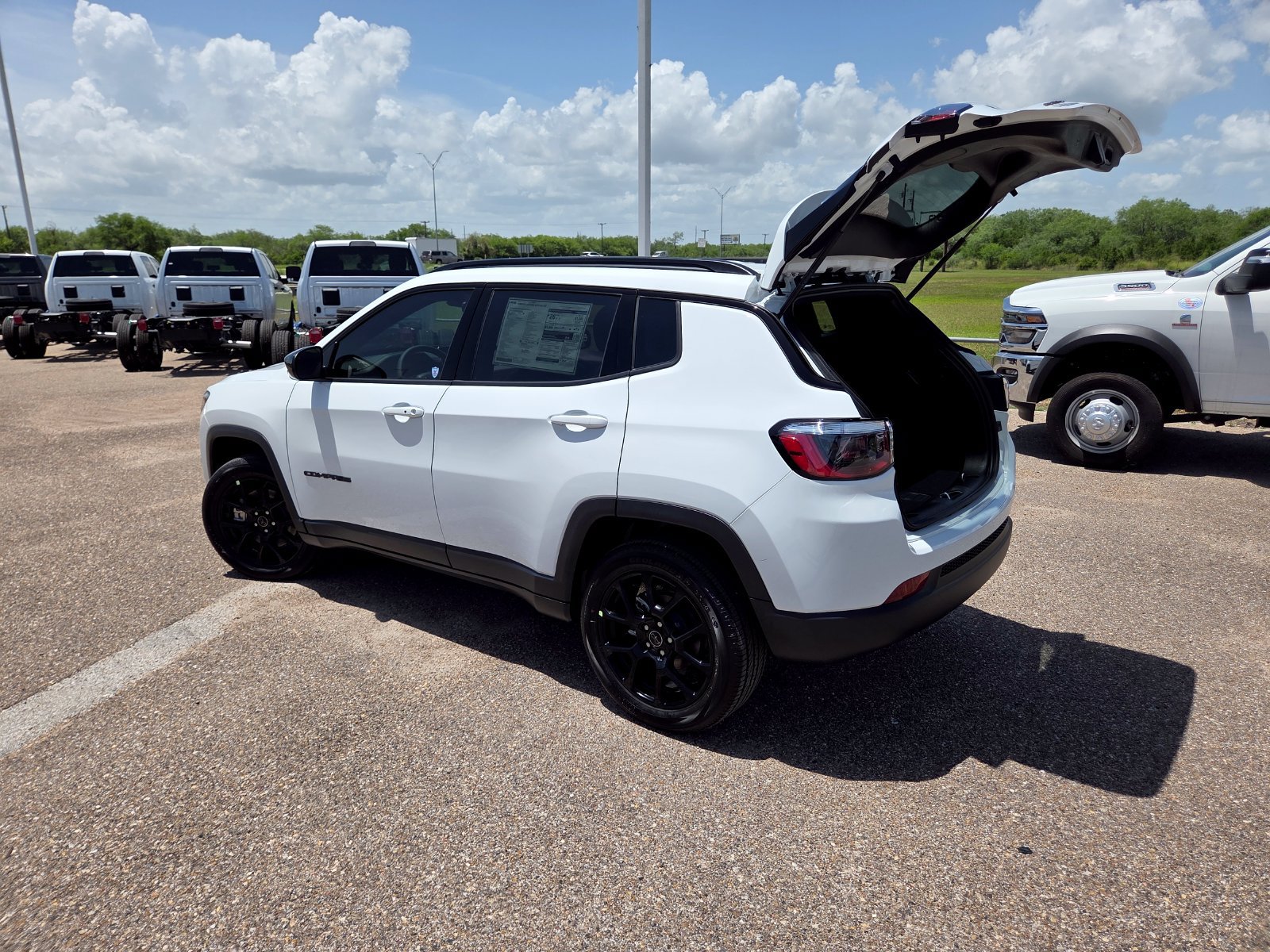 New 2026 Jeep Compass Latitude AWD/4WD image 25
