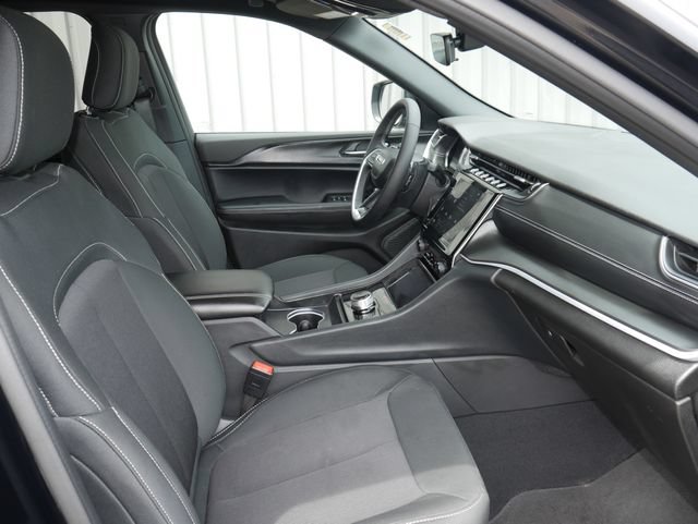 Used 2025 Jeep Grand Cherokee Laredo X AWD/4WD image 25