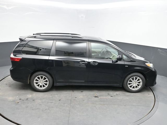 Used 2018 Toyota Sienna XLE AWD/4WD image 23