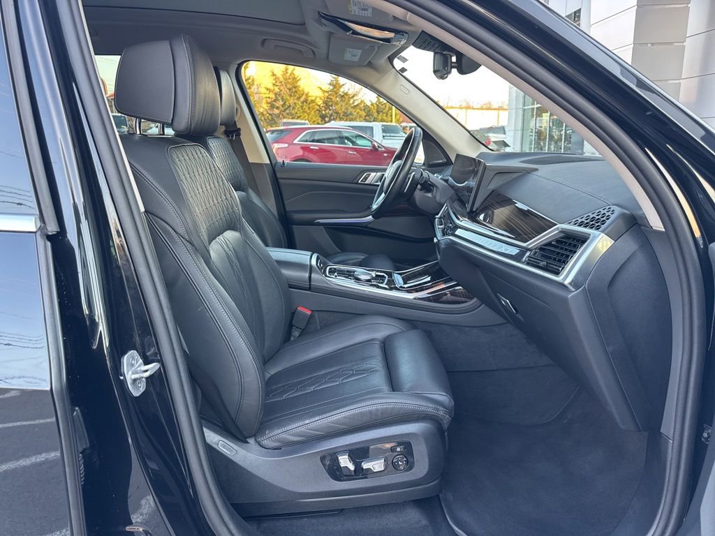Used 2025 BMW X7 xDrive40i image 21