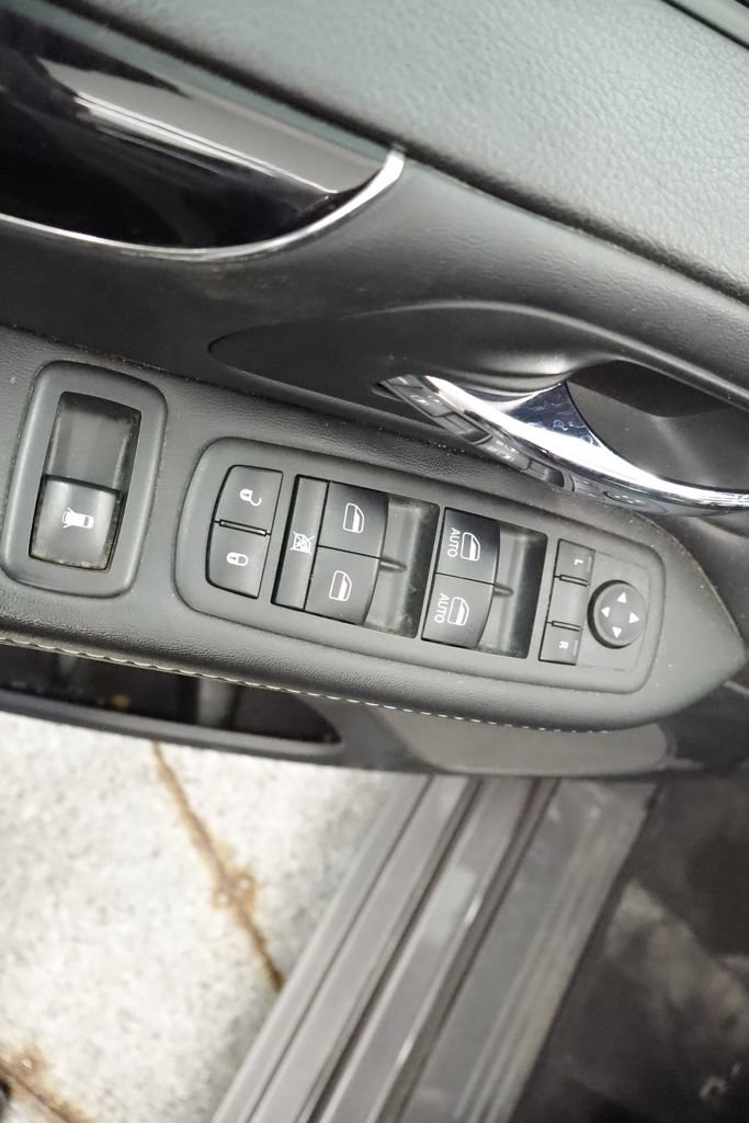 Used 2018 Dodge Grand Caravan SE FWD image 21