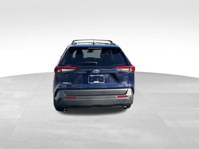 Used 2022 Toyota RAV4 XLE Premium image 4