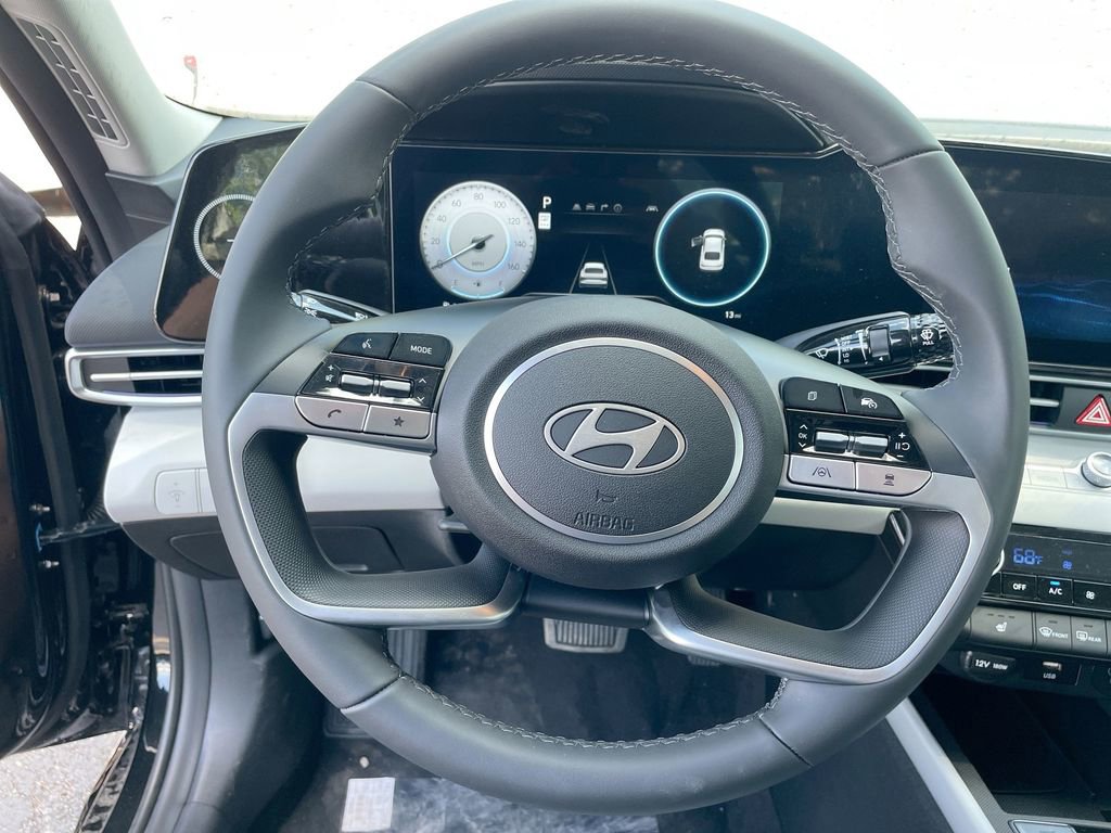 New 2025 Hyundai Elantra Limited image 39