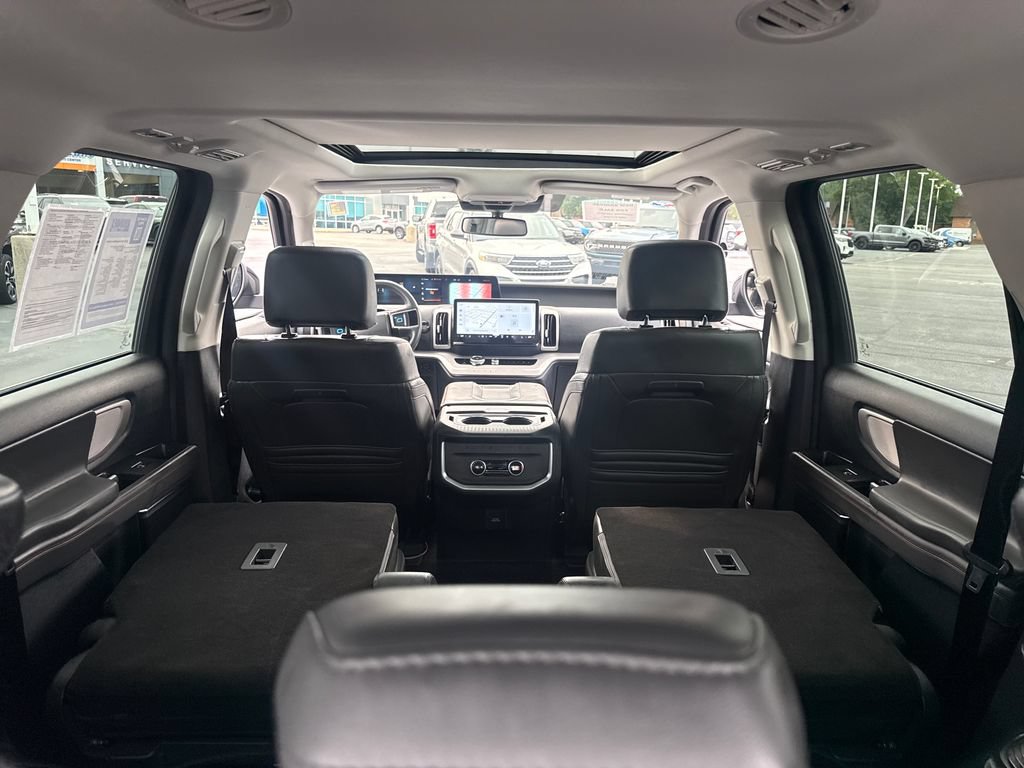 Used 2025 Ford Expedition Active AWD/4WD image 18