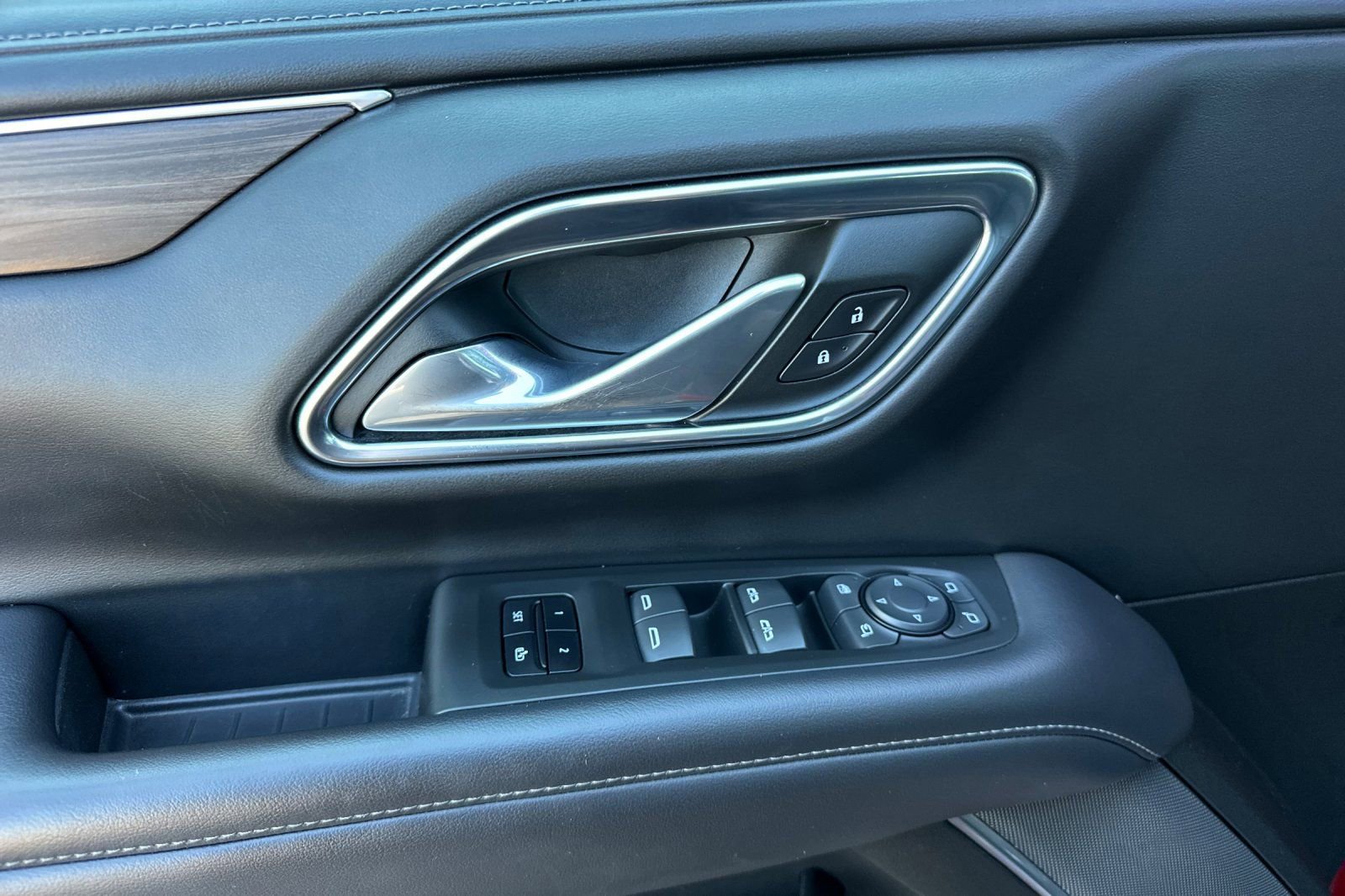 Used 2022 Chevrolet Tahoe Z71 w/ Luxury Package image 11