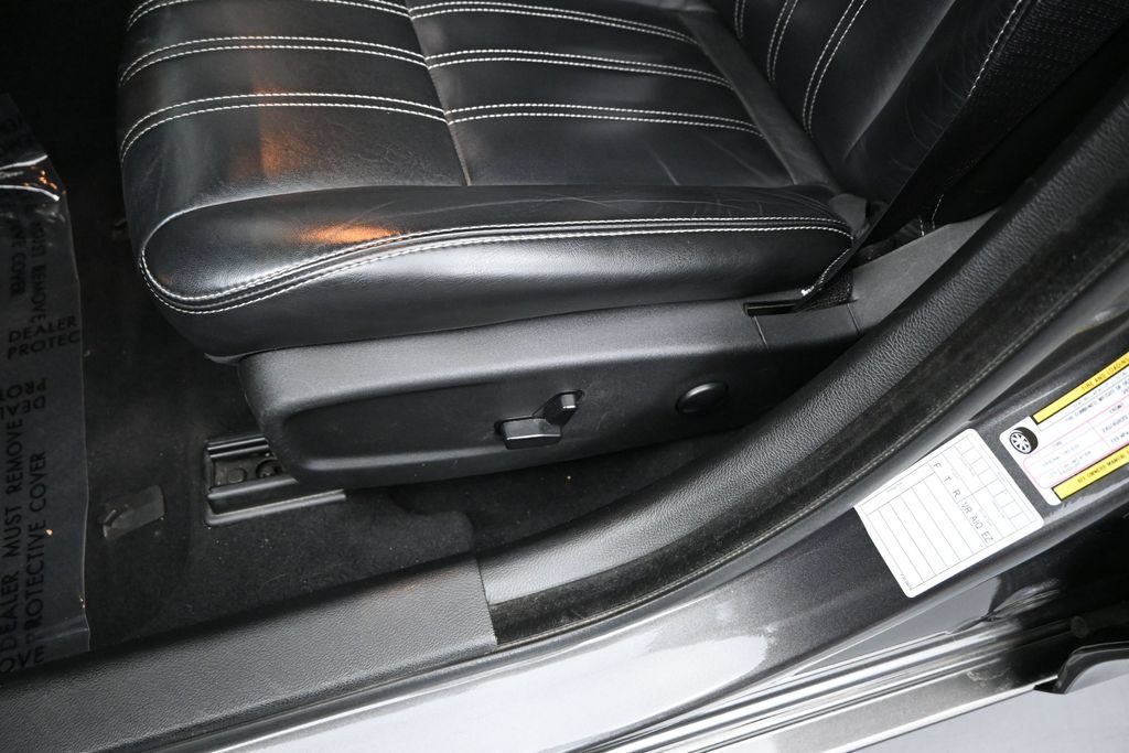 Used 2023 Chrysler 300 S RWD image 8