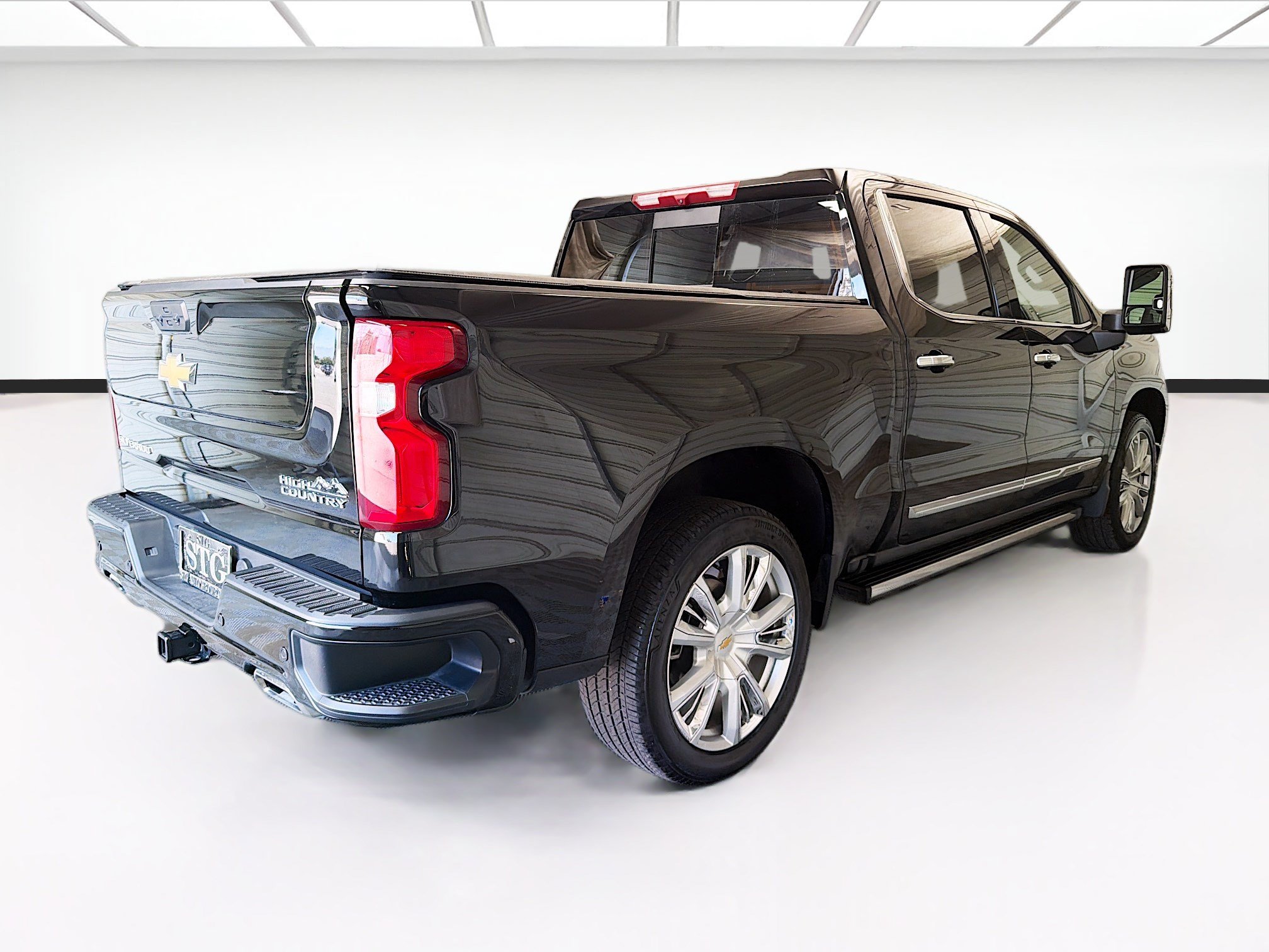 Used 2025 Chevrolet Silverado 1500 High Country w/ High Country Premium Package AWD/4WD image 4