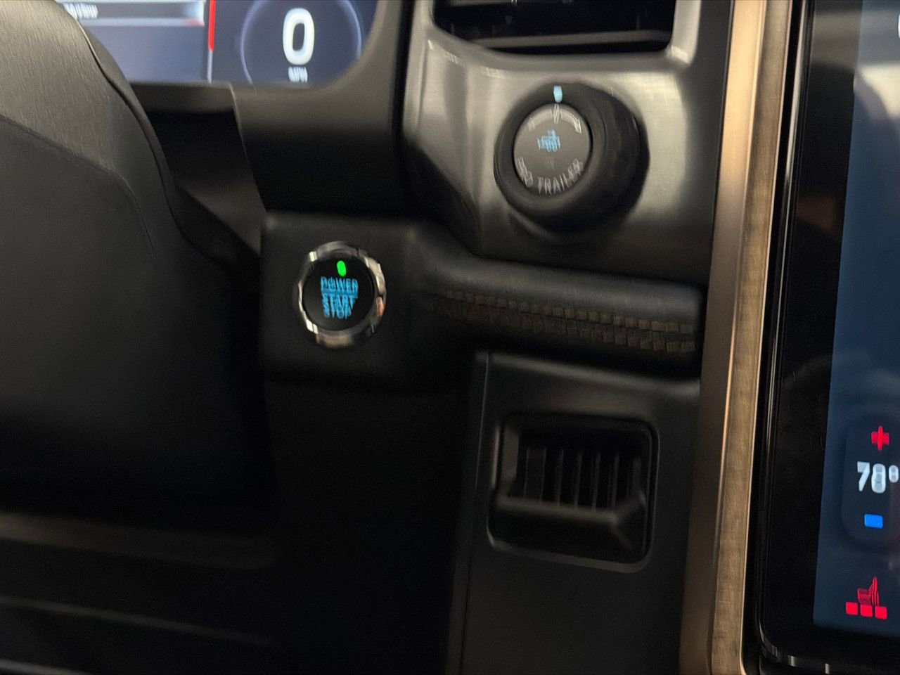 New 2025 Ford F150 Lightning Lariat image 34