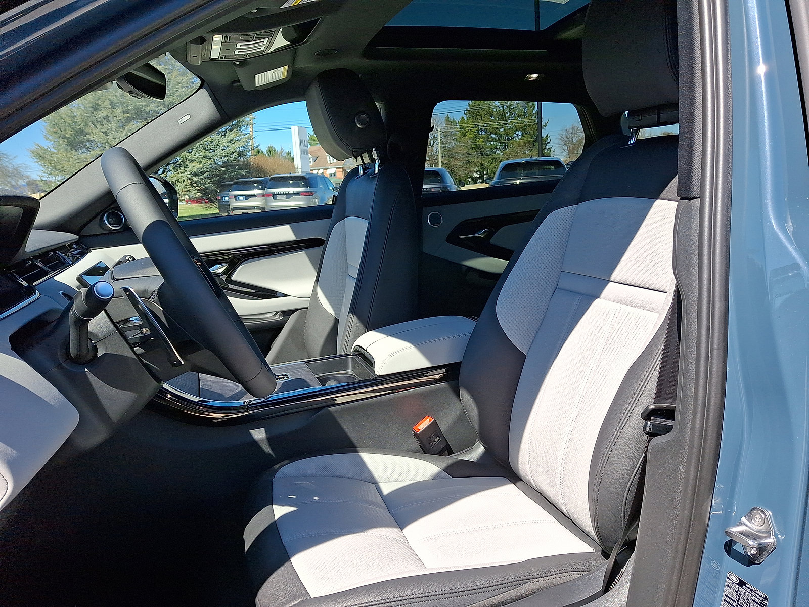 Certified 2026 Land Rover Range Rover Evoque Dynamic SE AWD/4WD image 3