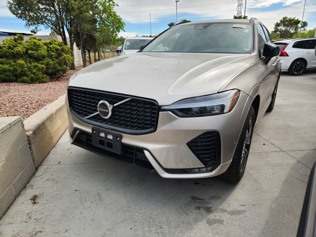 Used 2025 Volvo XC60 B5 Plus AWD/4WD image 4