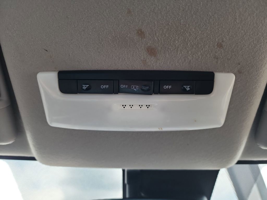 Used 2022 Nissan Versa S FWD image 34