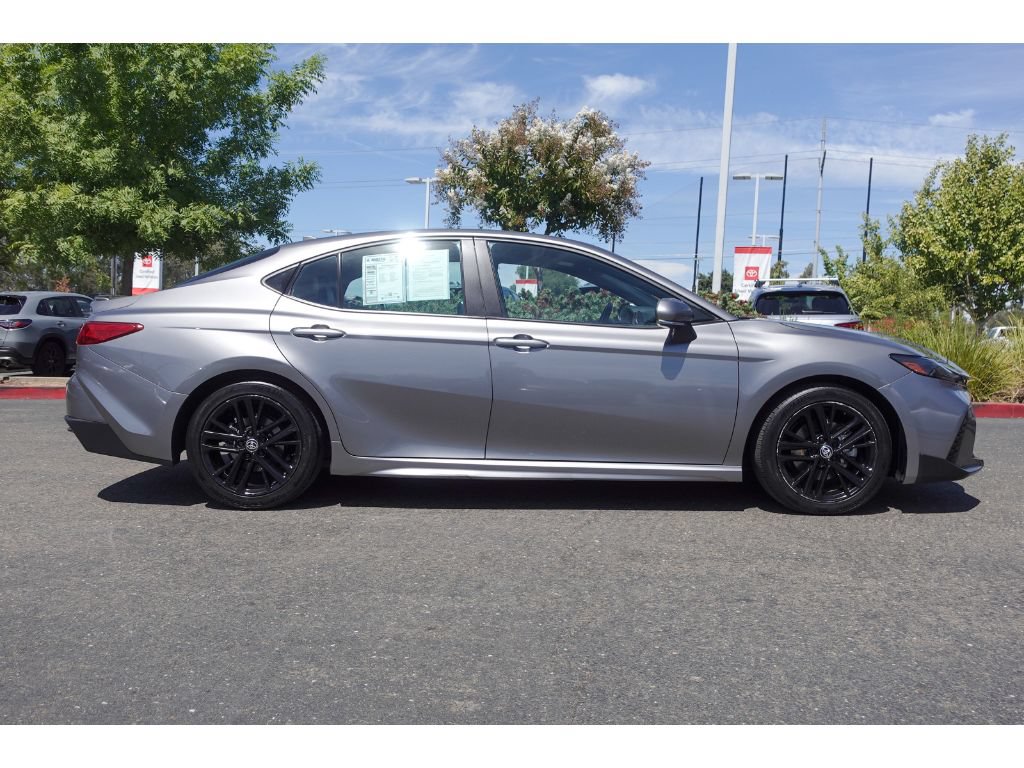 Used 2025 Toyota Camry SE FWD image 2