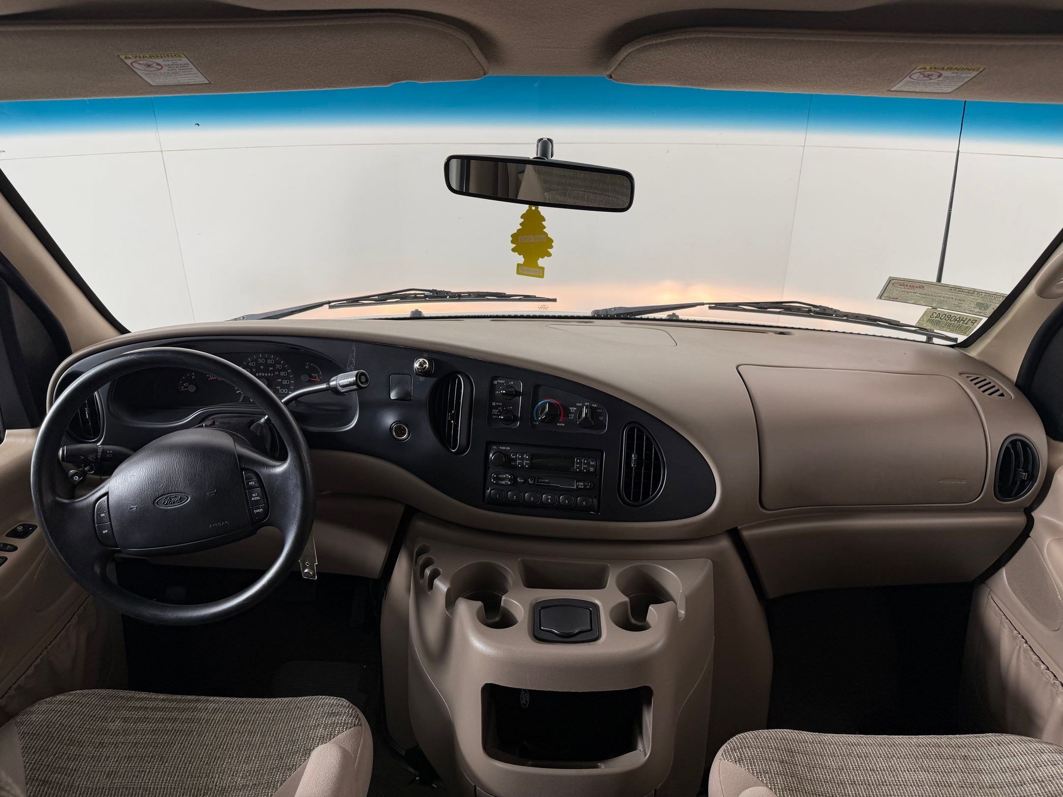 Used 2001 Ford E-350 and Econoline 350 Club Wagon image 12