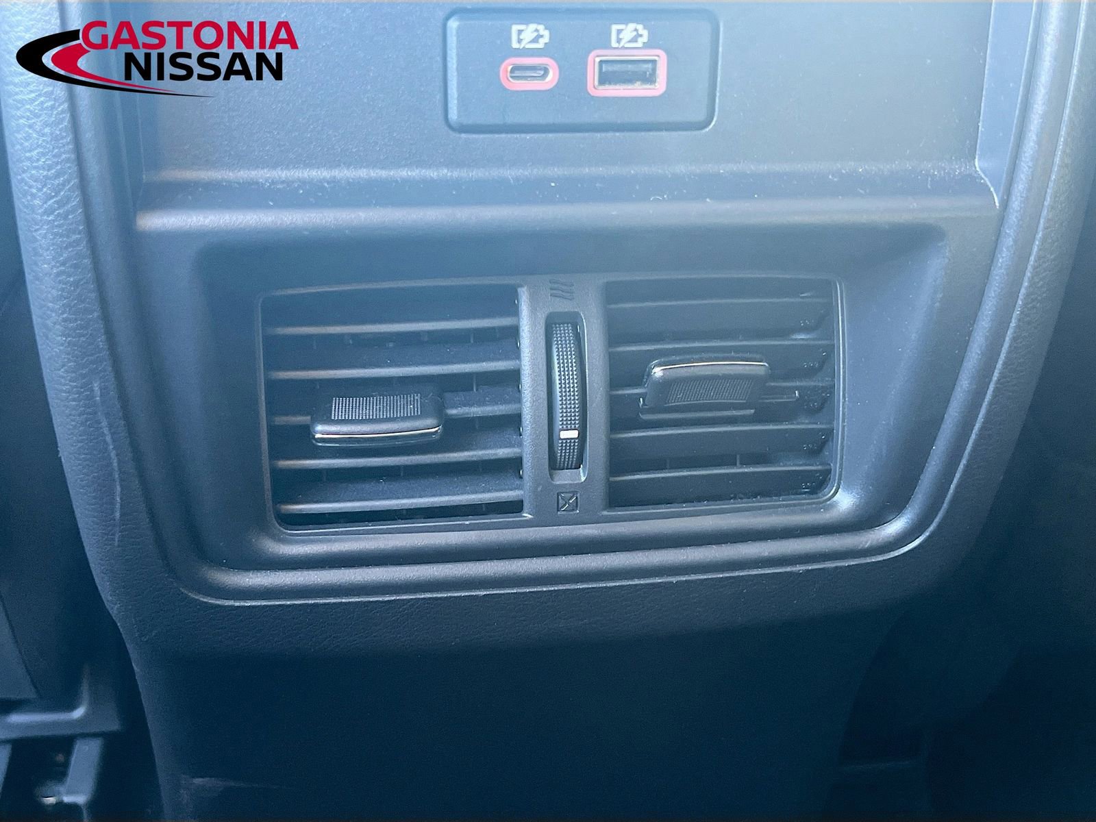 Used 2024 Nissan Murano SV image 34