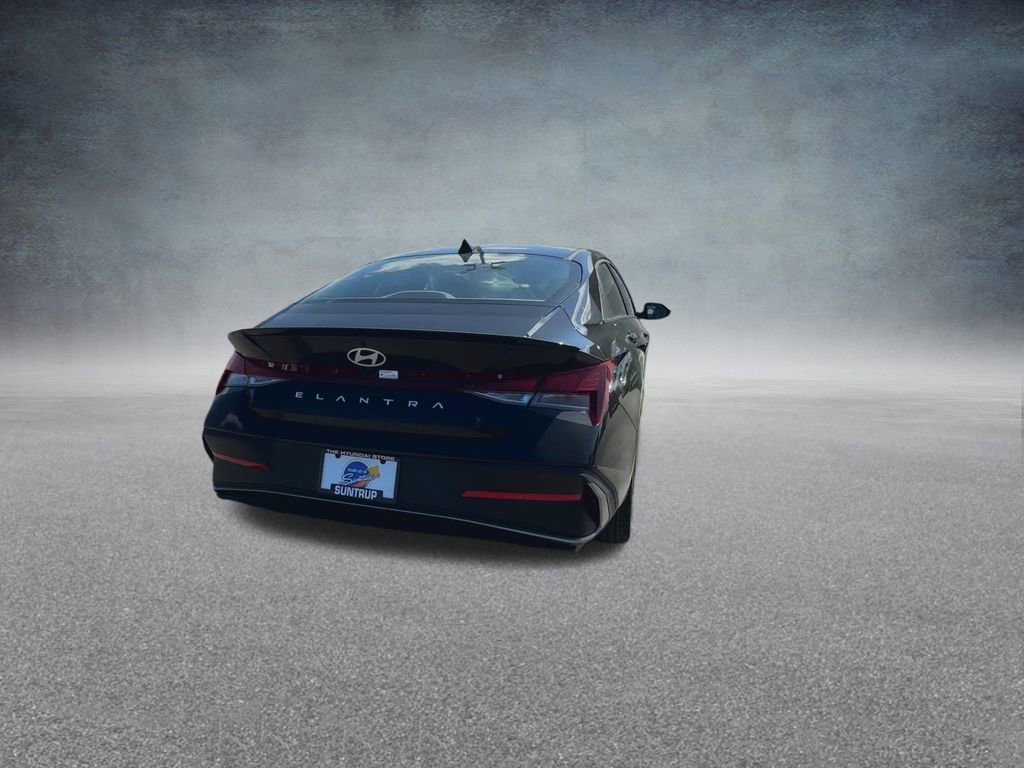 Used 2025 Hyundai Elantra Sport image 21