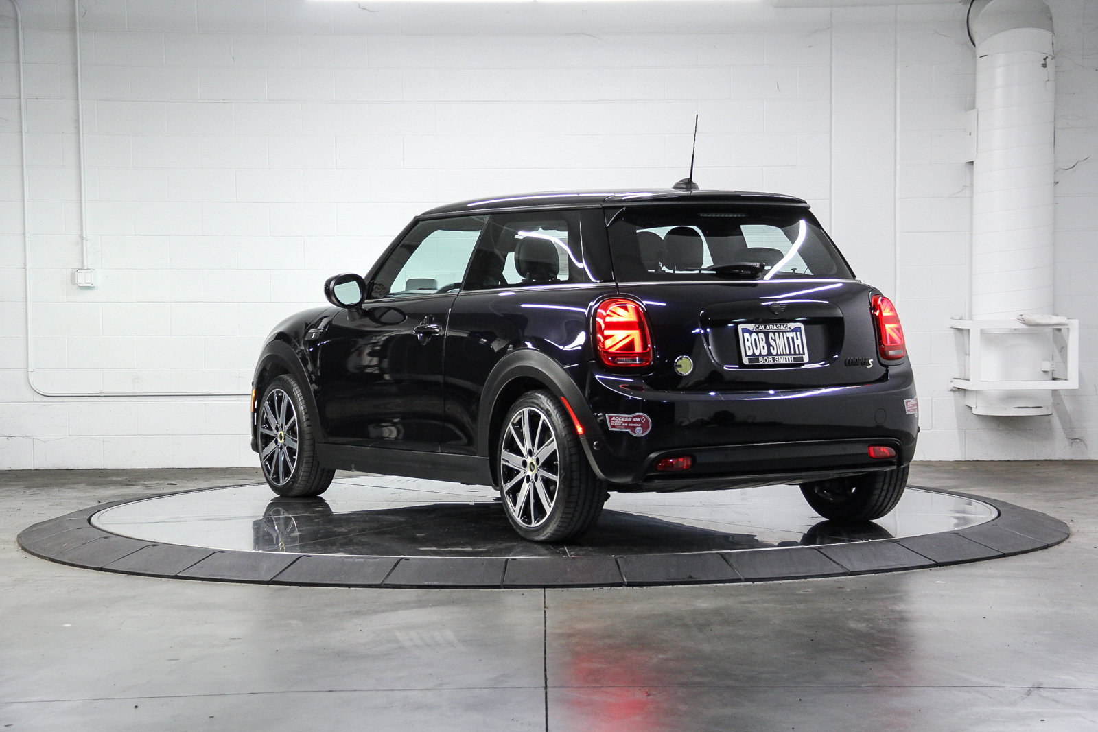 Certified 2024 MINI Cooper SE FWD image 4