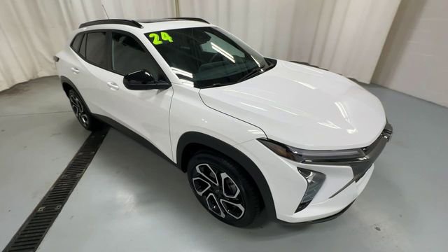 Used 2024 Chevrolet Trax RS w/ Sunroof Package image 1